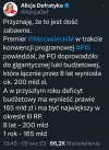 Opowiada adekwatnie do poziomu intelektualnego 