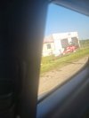 Budynek w budowie, a na nim wisi plakat wyborczy