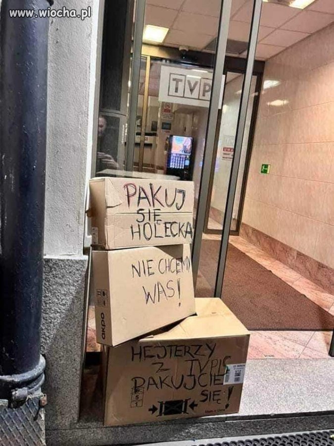 Tymczasem pod siedzibą TVP