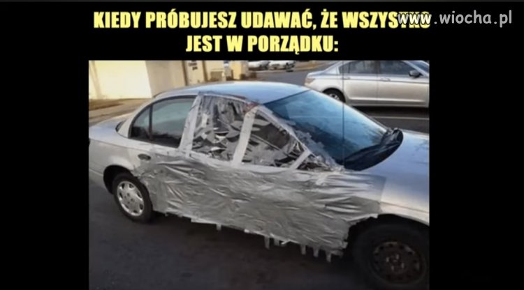 Próbuje udawać
