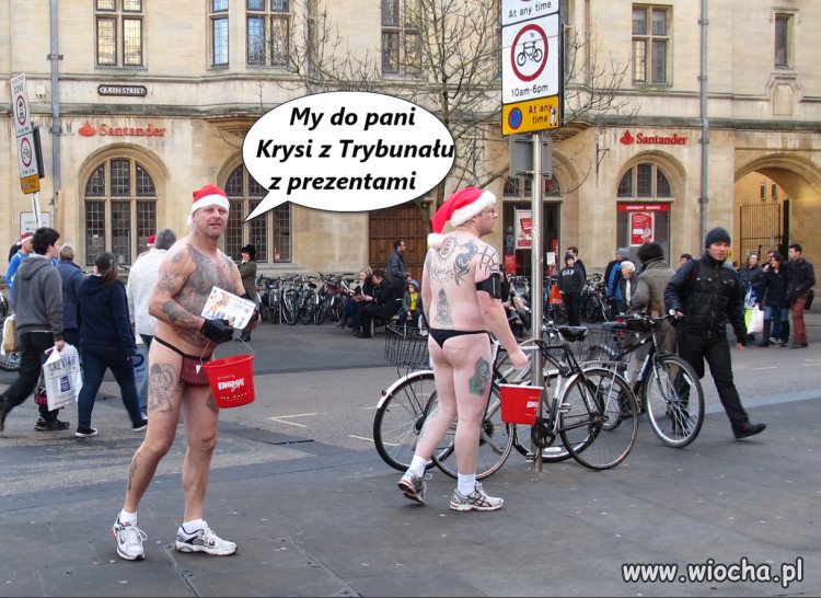 Prawidłowi Mikołaje z prezentami