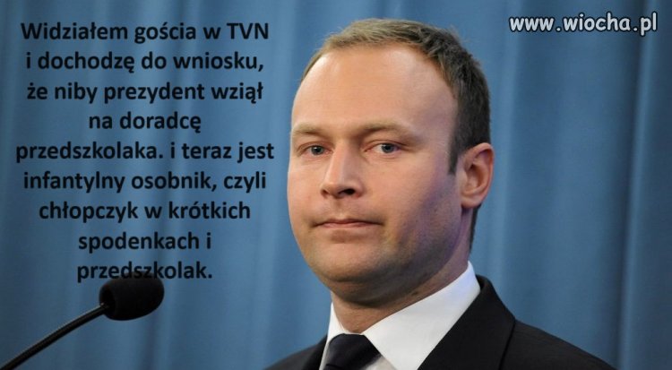Chłopczyk w krótkich spodenkach i przedszkolak