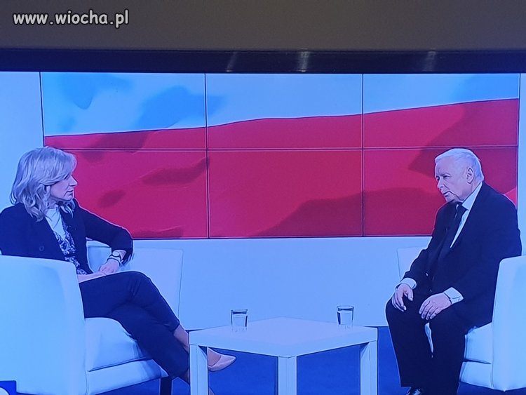 Kulawy daje wywiad gościnnej w kroku 