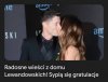 Ania kupiła sobie czerwone buciki 