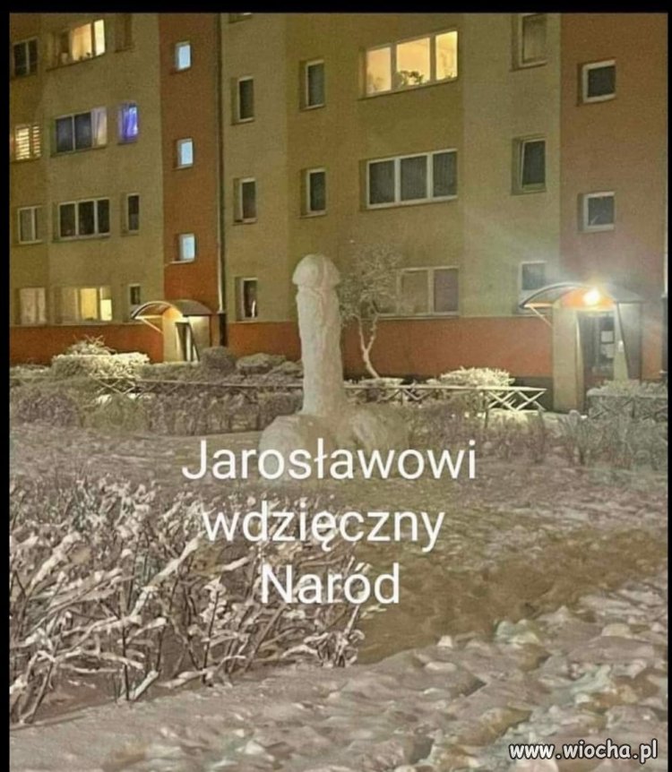 W całym kraju powstają pomniki Jarosława ...