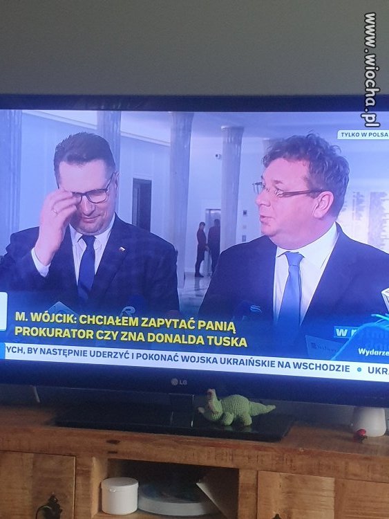 Wyrzucona menda z komisji beczy przed kamerami