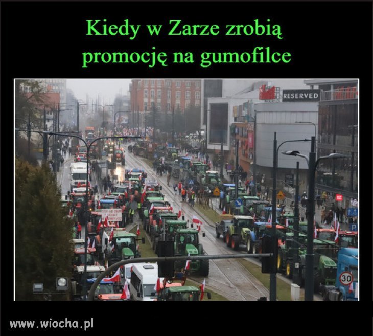 Kolejka chłopstwa PiSu, po ruskie gumofilce... 