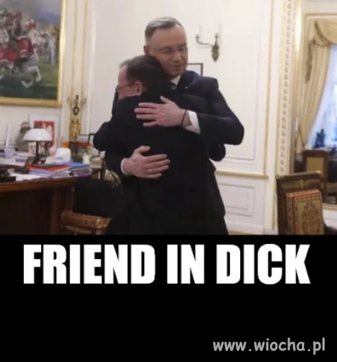 Zaskroniec do piersi przytulony
