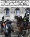 Musi być zadowolony