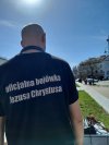 Co za "buk" który potrzebuje pomocy takich idiotów