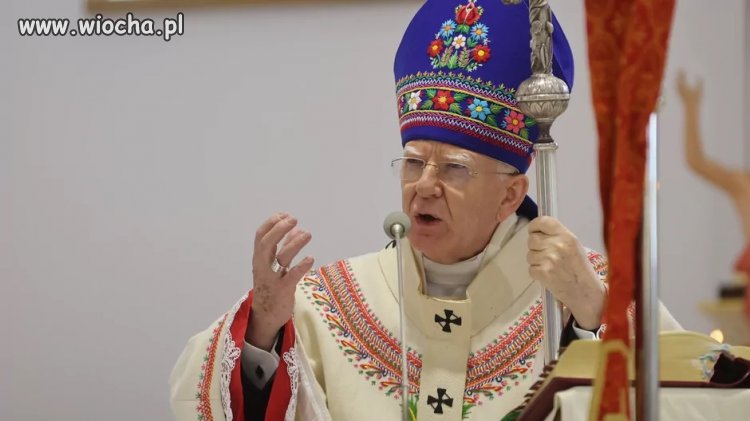 W nowej oldskulowej czapie wabi ministrantów