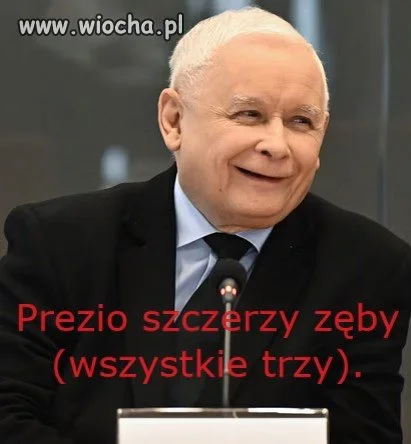 Bezzębny uśmiech prezesa.