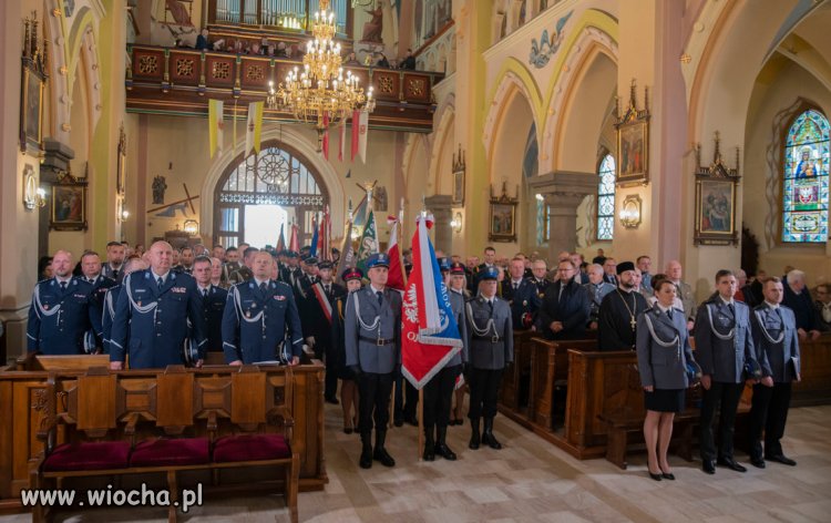 Do czego Służy policja w świeckiej Polsce...Służy do mszy!