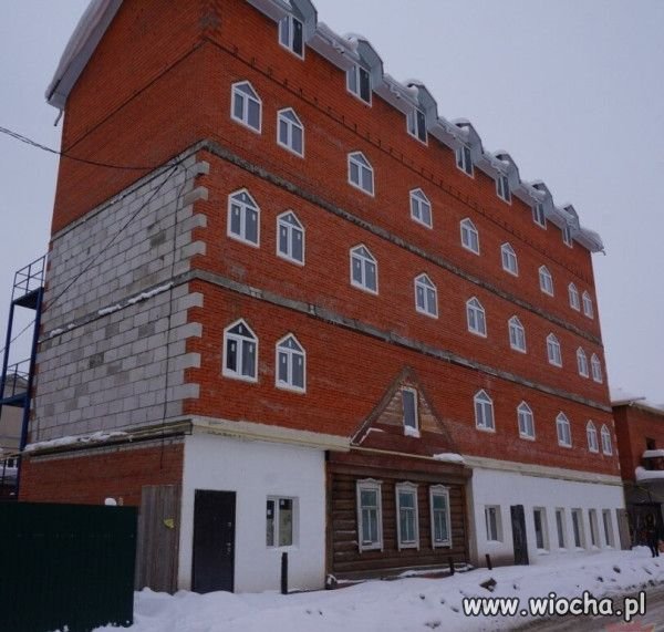 Mała dobudówka.