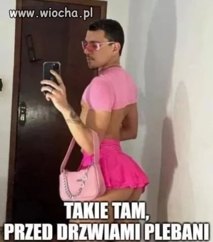 Ministrant kulu dwa na wizycie u proboszcza.