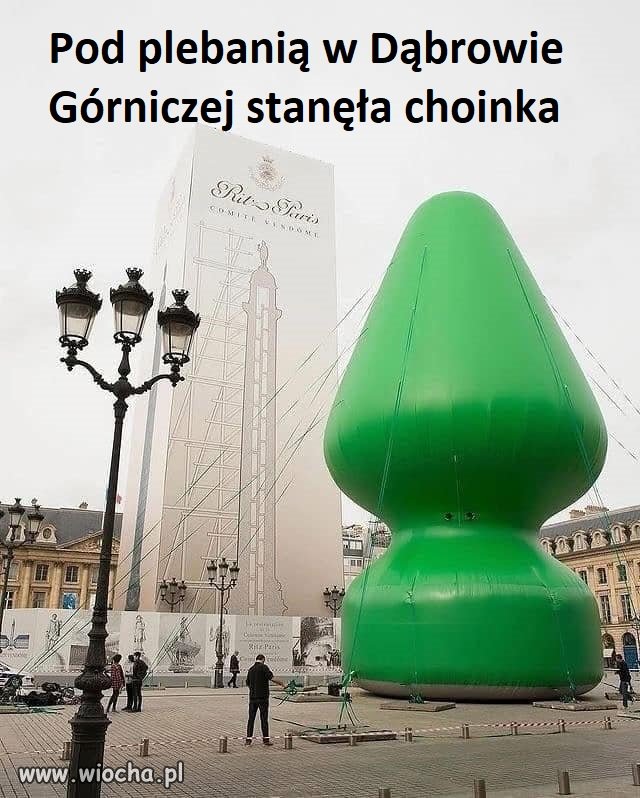 Księża stoją w kolejce żeby wskoczyć jako czubek