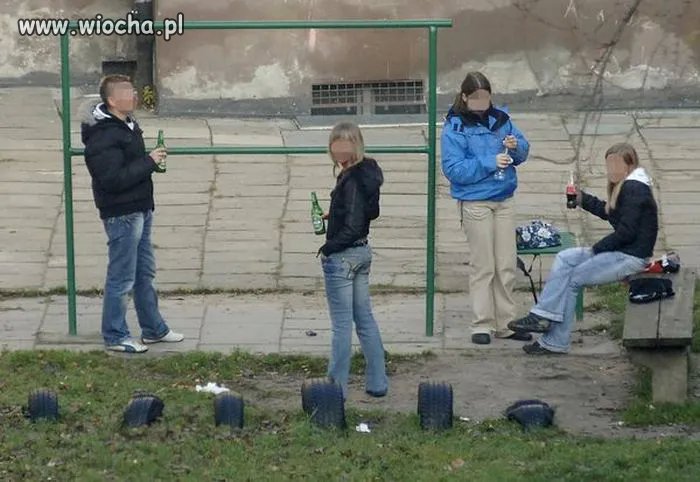 Młodzież spędza czas na świeżym powietrzu!