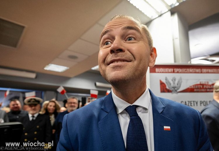 Kto zrobi głupszą minę? Duda czy Nawrocki?