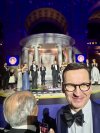 Tak,  Morawiecki zrobił sobie zdjęcie z plakatem 