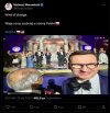 Zrobił sobie zdjęcie na tle telebimu