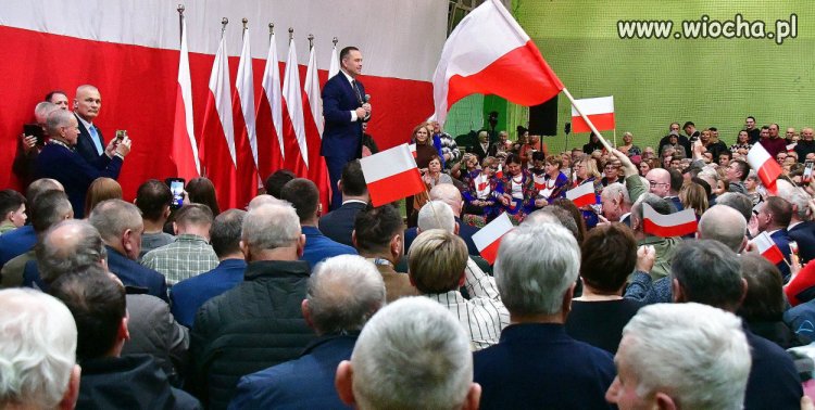 Nawrocki stawia na młodzież