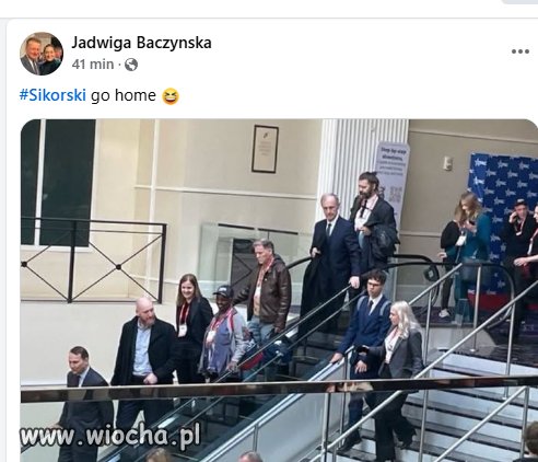 Pani Jadzia stroszy piórka,
