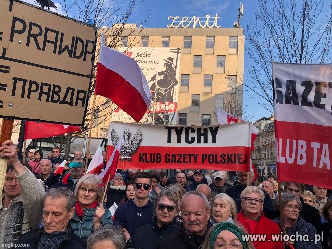 Tychy.  Młodzież protestuje przeciw