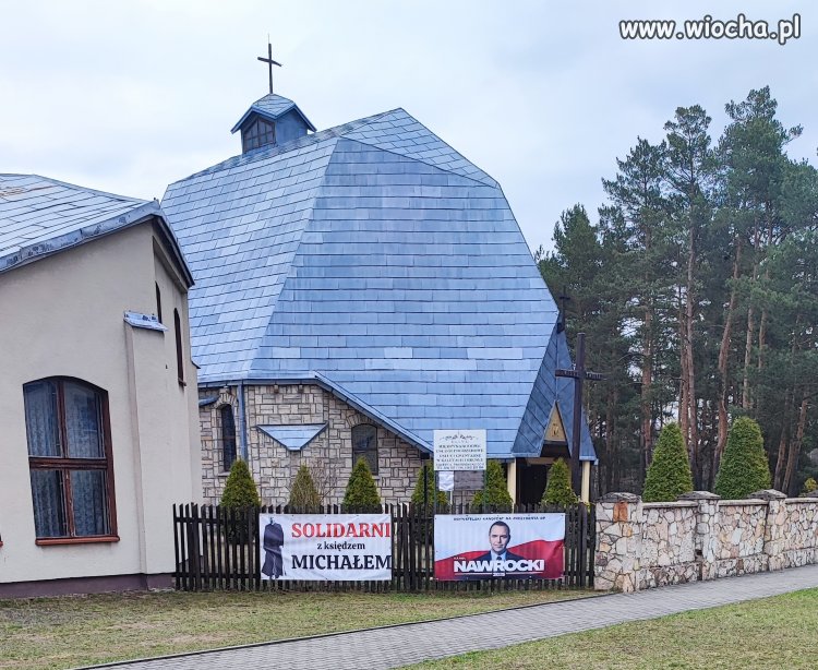 Apolityczny kościół w Polsce...