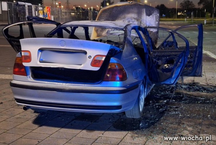 Bmw...jak zjarać gumę to do końca.