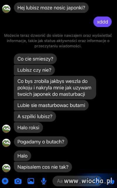 Lubi nosić japonki 