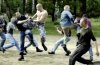 Porozumiewają się za pomocą prymitywnych warknięć, żyją z 