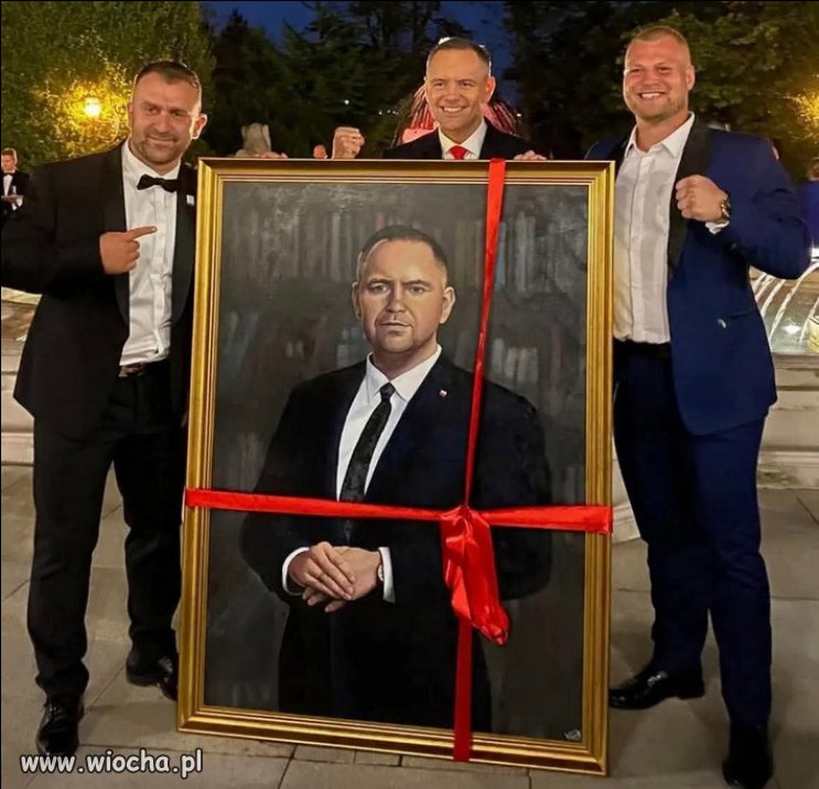 Z portretami trzeba ostrożnie. Farsa aż do obrzydzenia!