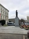 Jeżeli pomnika tego bohatera od kilku lat pilnuje 