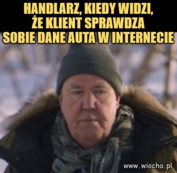 Tylko Janusz sprawdza nowego Passata od Niemca.