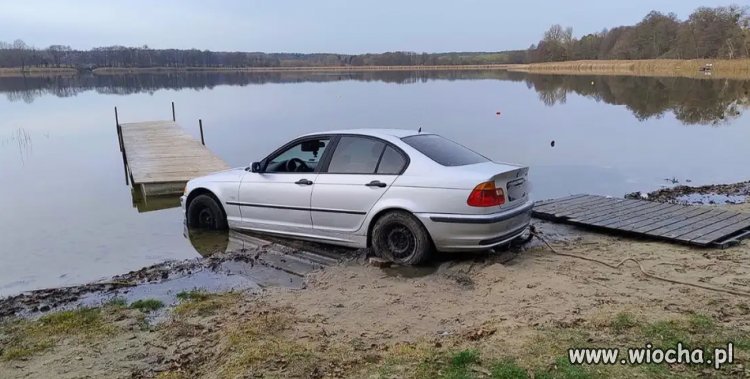 Przyjechał podriftować po plaży.