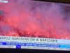 Ulicami Warszawy idzie Marsz Niepodległości. Uczestnicy odpalili race i świece dymne
