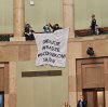 Pracownicy sądów postanowili upomnieć się o swoje prawa podczas głosowań budżetowych. interweniowała straż marszałkowska