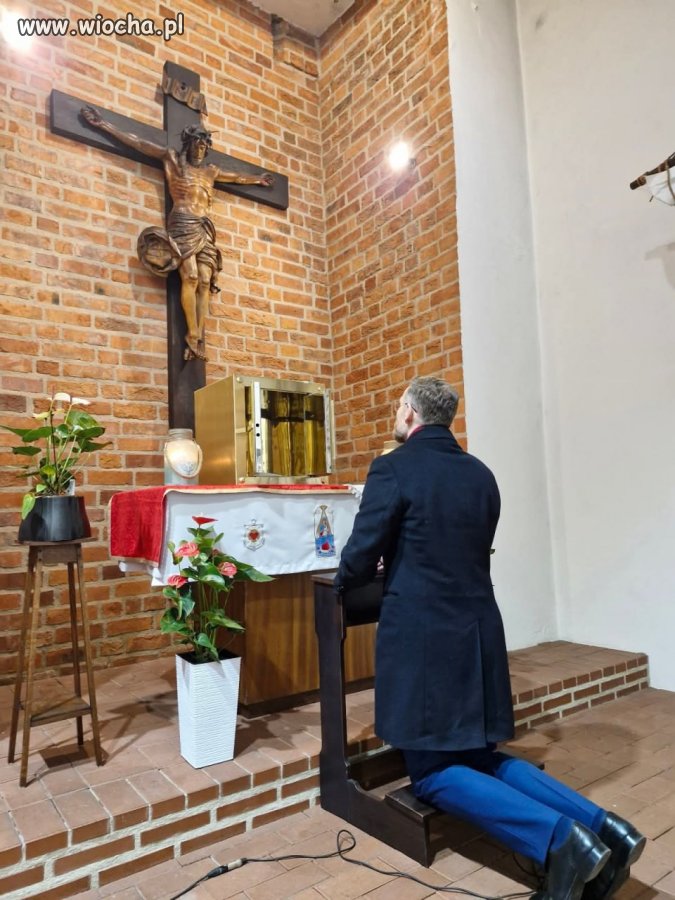 Też prosicie o zrobienie foty w trakcie modlitwy, tak jak Szef Kancelarii Prezydenta RP, Zbigniew Bogucki?