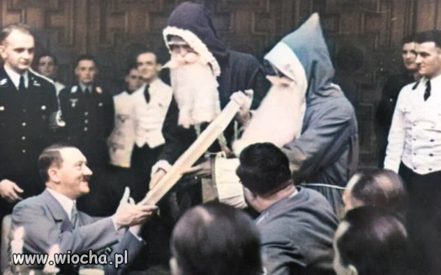 Choinka, prezenty, świąteczny stół.