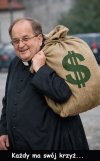 Taki krzyż jak ma ten koleś to każdy by chciał