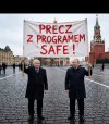 Koledzy protestują na Placu Czerwonym w Moskwie.