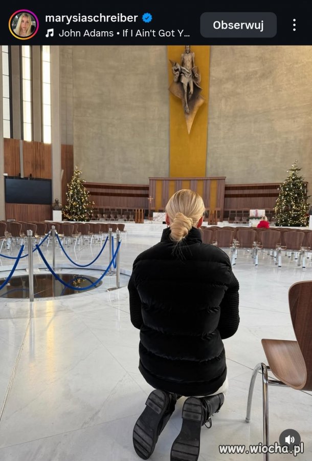 Też chodzicie do kościoła z fotografem, żeby Wam zrobił zdjęcie jak się modlicie?