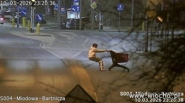  Nocny rajd wózkiem przez centrum Płocka ? nietypowa interwencja policj