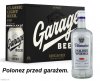 Polonez przed garażem.