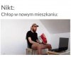 Chłopw nowym mieszkaniu