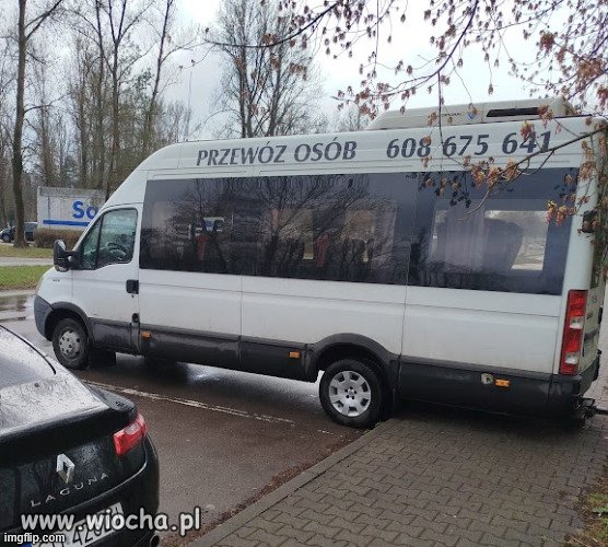 A co sobie będą matki z wózkami po chodniku łazić.